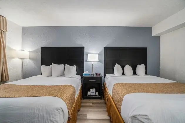 Oda, 2 Yatak Odası, Sigara İçilmez (2 Bathrooms, 1st Floor, 3 Queen Beds)