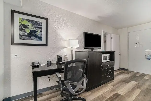 Oda, 2 Yatak Odası, Sigara İçilmez (2 Bathrooms, 1st Floor, 3 Queen Beds)