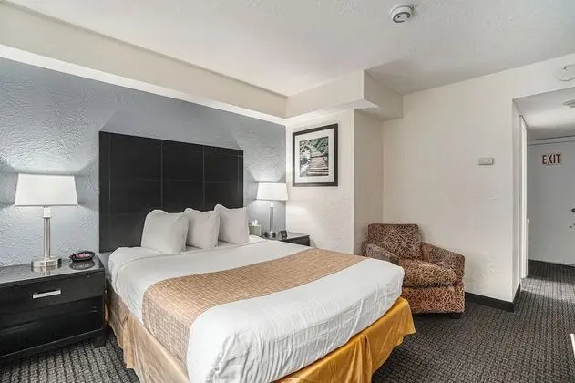 Oda, 2 Yatak Odası, Sigara İçilmez (2 Bathrooms, 1st Floor, 3 Queen Beds)