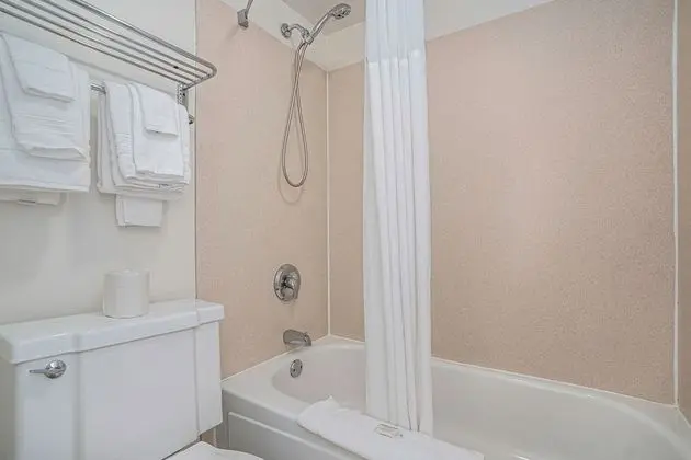 Oda, 2 Yatak Odası, Sigara İçilmez (2 Bathrooms, 1st Floor, 3 Queen Beds)