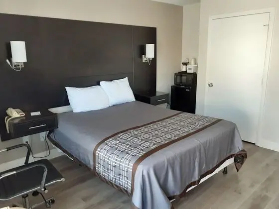 Oda, 1 Büyük (Queen) Boy Yatak, Engellilere Uygun, Sigara İçilmez