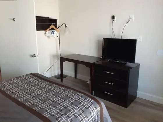 Oda, 1 Büyük (Queen) Boy Yatak, Engellilere Uygun, Sigara İçilmez