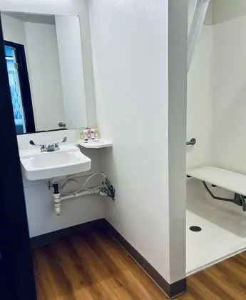 Oda, 1 En Büyük (King) Boy Yatak, Engellilere Uygun, Sigara İçilmez (Mobility Accessible)
