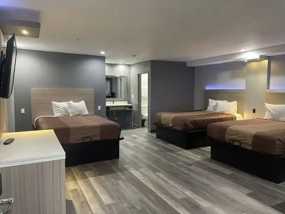 Oda, Sigara İçilmez (3 Queen Beds)