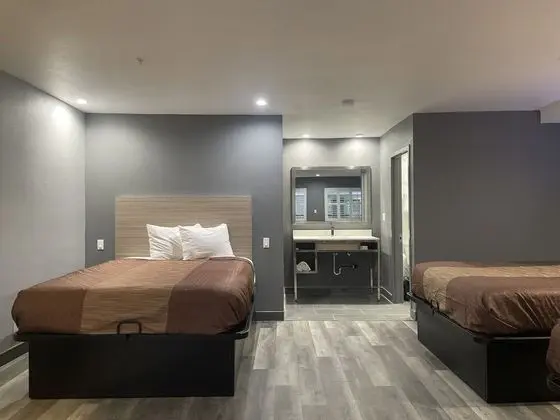 Oda, Sigara İçilmez (3 Queen Beds)