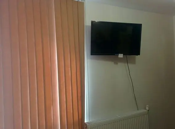 Single Room ( Shared Bathroom )