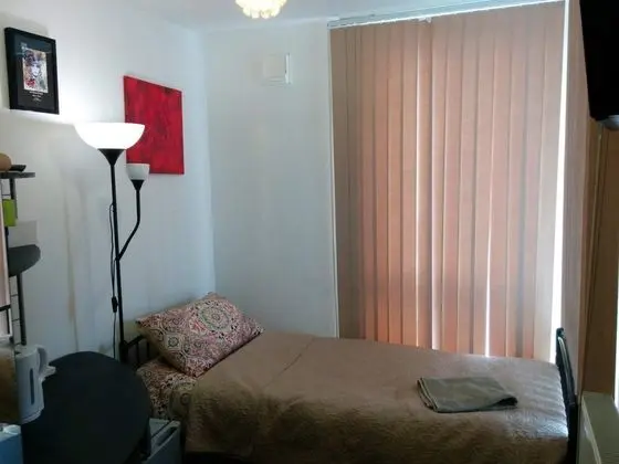 Single Room ( Shared Bathroom )