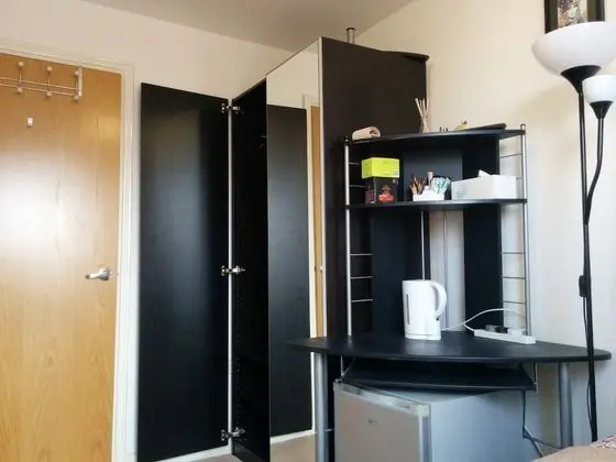 Single Room ( Shared Bathroom )