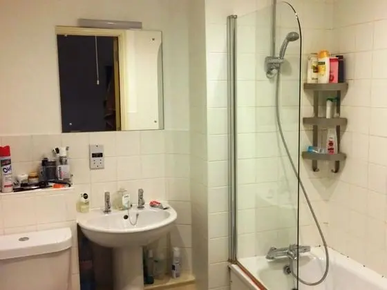 Single Room ( Shared Bathroom )
