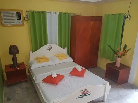 Superior Tek Büyük veya İki Ayrı Yataklı Oda, 3 Yatak Odası, Özel Banyo, Bahçe Manzaralı (Aircon)