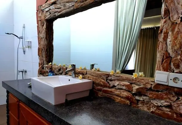 Deluxe Tek Büyük Yataklı Oda, 1 En Büyük (King) Boy Yatak, Havuz Manzaralı
