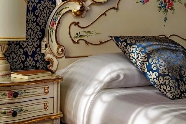 Tek Büyük veya İki Ayrı Yataklı Oda, Kanal Manzaralı