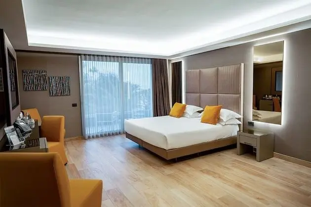 Deluxe Tek Büyük Yataklı Oda, Kısmi Deniz Manzaralı