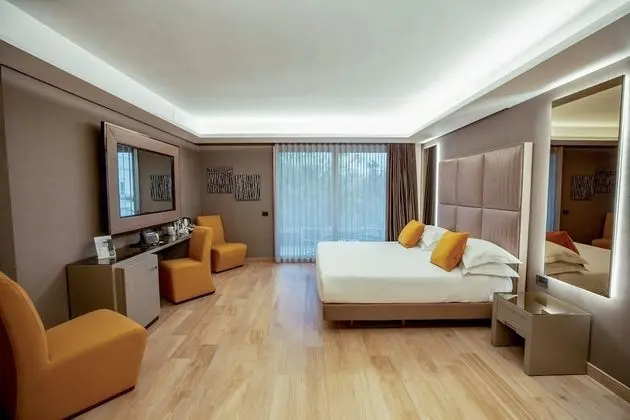 Deluxe Tek Büyük Yataklı Oda, Kısmi Deniz Manzaralı