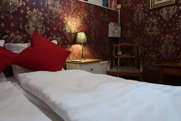 Tek Büyük Yataklı Oda, Ortak Banyo