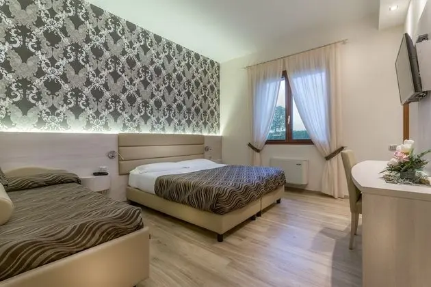 Üç Kişilik Oda