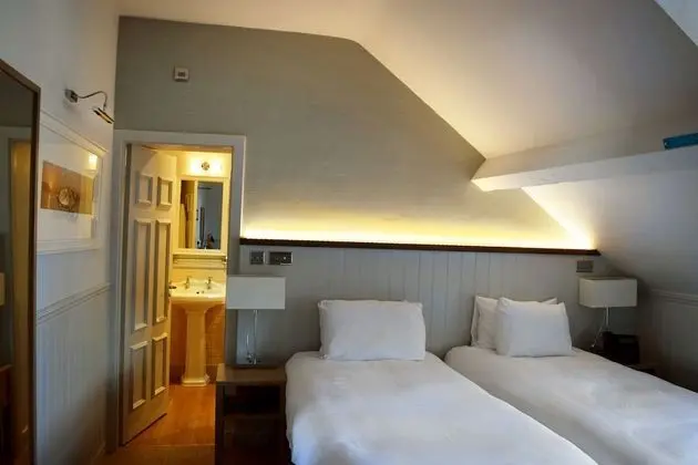 Standard Tek Büyük veya İki Ayrı Yataklı Oda