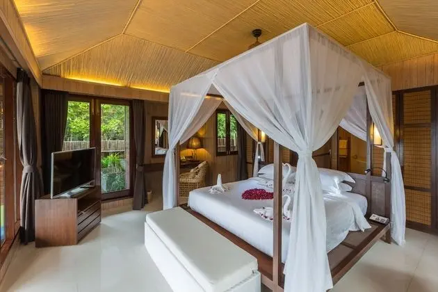 Beachfront Pool Villa