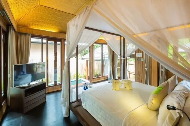 Beachfront Pool Villa