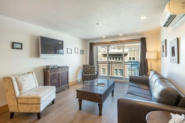 TMI 1 Bedroom (Bedding Varies and Not Guaranteed)