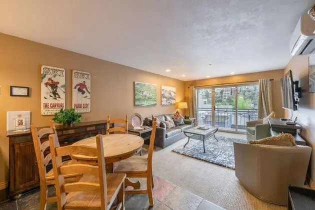 TMI 1 Bedroom (Bedding Varies and Not Guaranteed)
