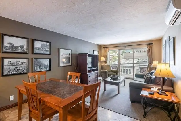 TMI 1 Bedroom (Bedding Varies and Not Guaranteed)