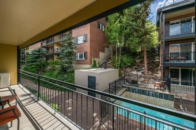 TMI 1 Bedroom (Bedding Varies and Not Guaranteed)