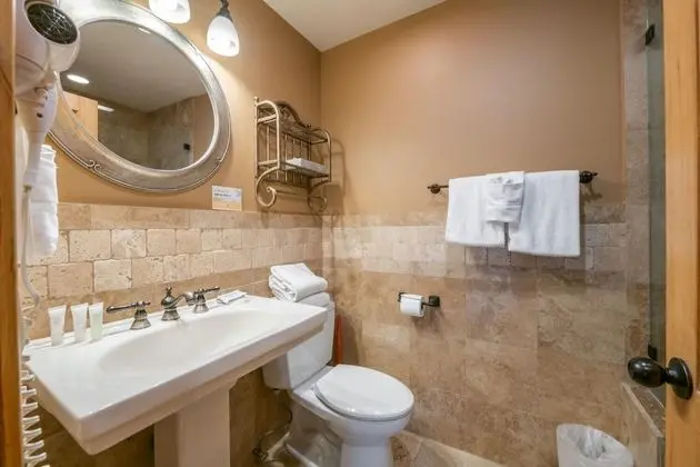 TMI 1 Bedroom (Bedding Varies and Not Guaranteed)