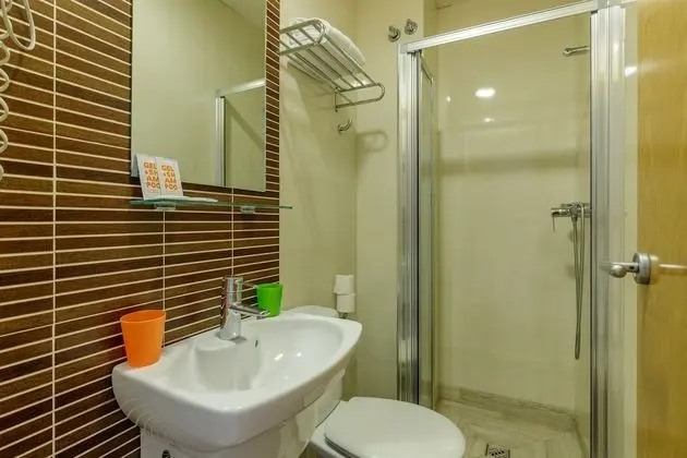Basic Tek Büyük veya İki Ayrı Yataklı Oda