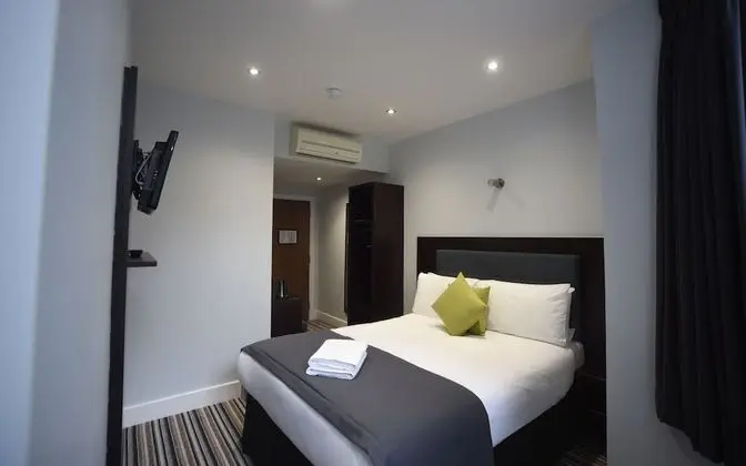 Tek Büyük Yataklı Oda