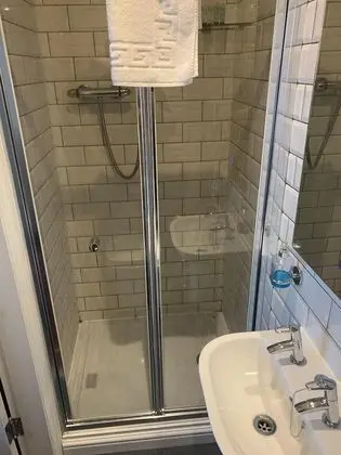 Standard Tek Büyük Yataklı Oda, Banyolu/Duşlu ( Sea View with shower)