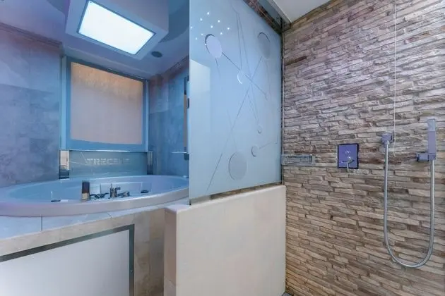 Junior Süit, 1 En Büyük (King) Boy Yatak, Küvet, Şehir Manzaralı