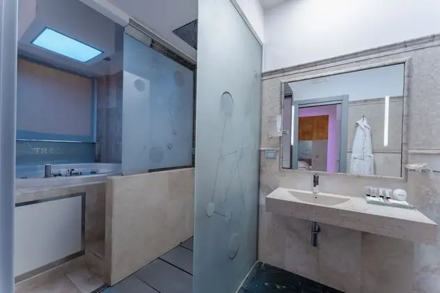 Junior Süit, 1 En Büyük (King) Boy Yatak, Küvet, Şehir Manzaralı