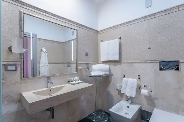 Junior Süit, 1 En Büyük (King) Boy Yatak, Küvet, Şehir Manzaralı