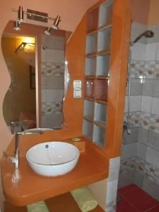 Standard Üç Kişilik Oda, Bahçe Manzaralı