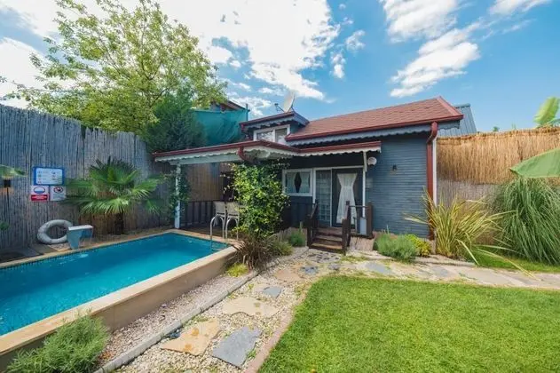 Bungalow, Havuz Manzaralı, Isıtmalı Özel Havuzlu