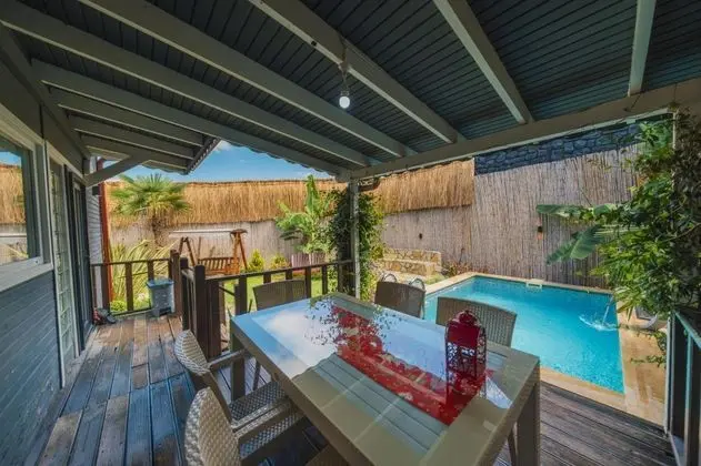 Bungalow, Havuz Manzaralı, Isıtmalı Özel Havuzlu
