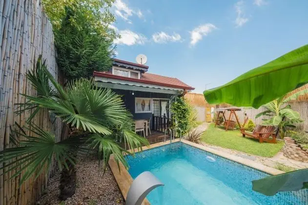 Bungalow, Havuz Manzaralı, Isıtmalı Özel Havuzlu