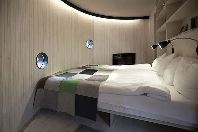 The Bird's Nest