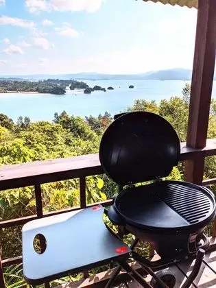 Dört Kişilik Oda, Sigara İçilmez, Deniz Manzaralı