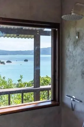Dört Kişilik Oda, Sigara İçilmez, Deniz Manzaralı