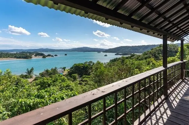 Dört Kişilik Oda, Sigara İçilmez, Deniz Manzaralı
