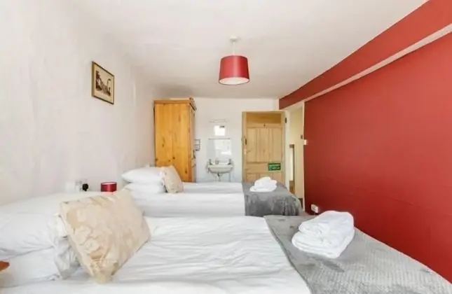 Tek Büyük veya İki Ayrı Yataklı Oda (Room 4)