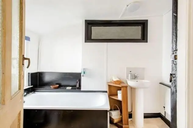 Tek Büyük veya İki Ayrı Yataklı Oda (Room 4)