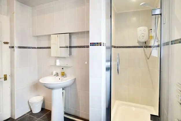 Standard Tek Büyük Yataklı Oda, 1 Çift Kişilik Yatak, Ortak Banyo, Zemin Kat