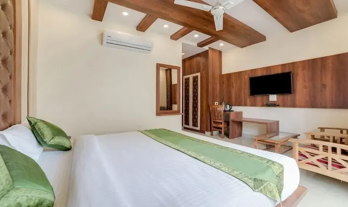 Deluxe Oda, 1 En Büyük (King) Boy Yatak, Sigara İçilebilir, Şehir Manzaralı