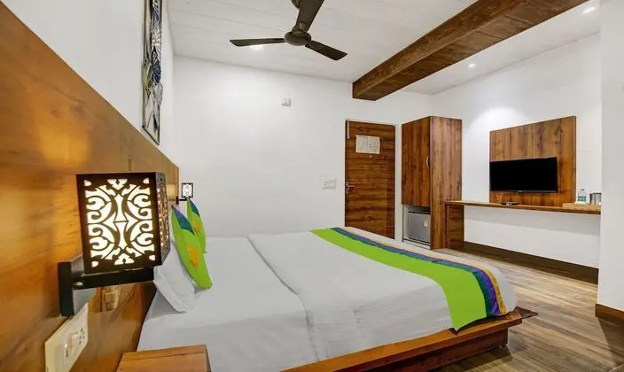 Deluxe Tek Büyük Yataklı Oda