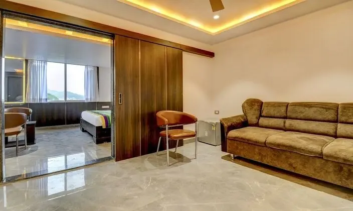 Premium Tek Büyük Yataklı Oda