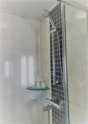 Basic Dört Kişilik Oda, 2 Çift Kişilik Yatak