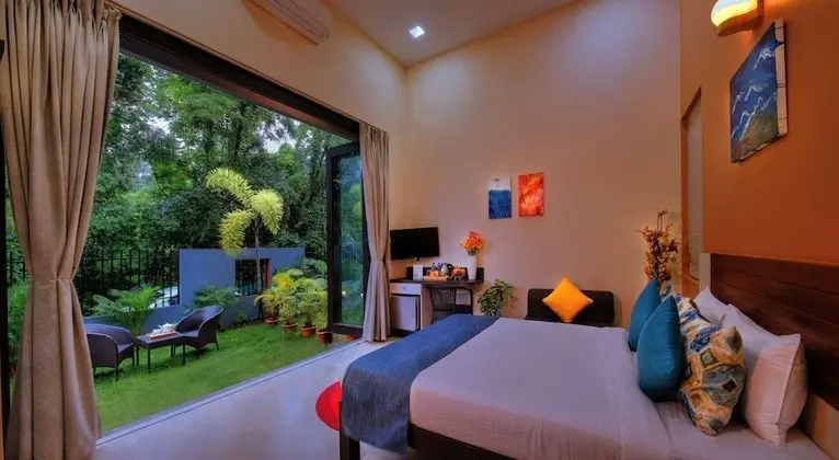Trendy Suites with Garden